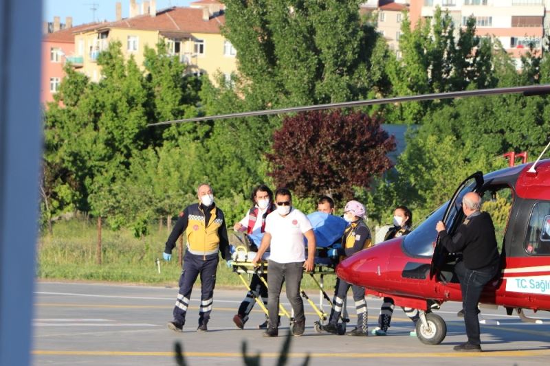 Hızarla elini kesen şahsın imdadına ambulans helikopter yetişti
