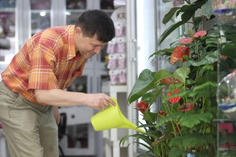 (Özel) Hem doktor hem çiçekçi
