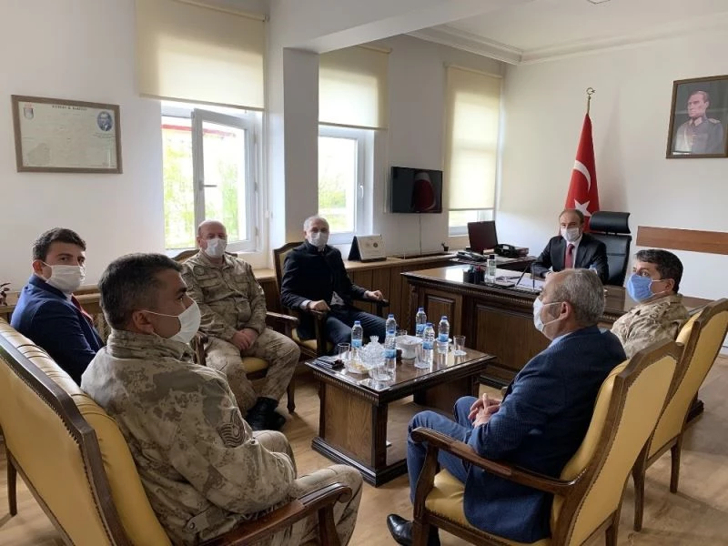 Vali Epcim, Aydıntepe’de güvenlik güçleriyle bayramlaştı
