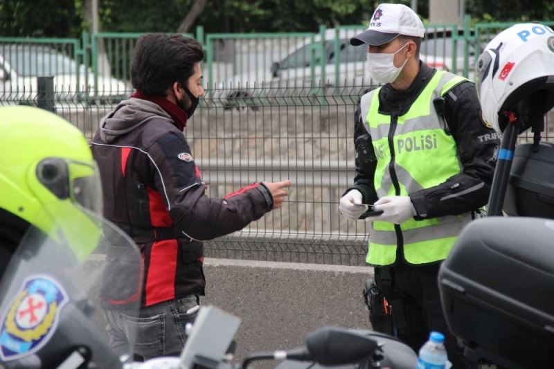 Sokağa çıkma kısıtlamasından muaf olmaları sürücülerin cezadan kaçmalarına yetmedi
