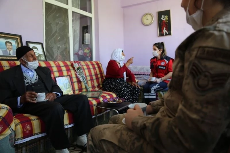 Türkiye’yi gülümseten çifte verdikleri sözü tutup kahve içmeye gittiler
