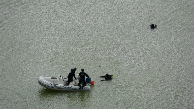 Baraj göletine düşen operatörün cesedi bulundu
