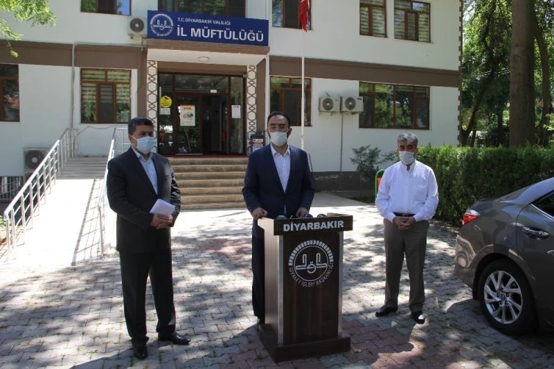 Cuma namazı cami avlusu ve belirlenen alanlarda kılınacak
