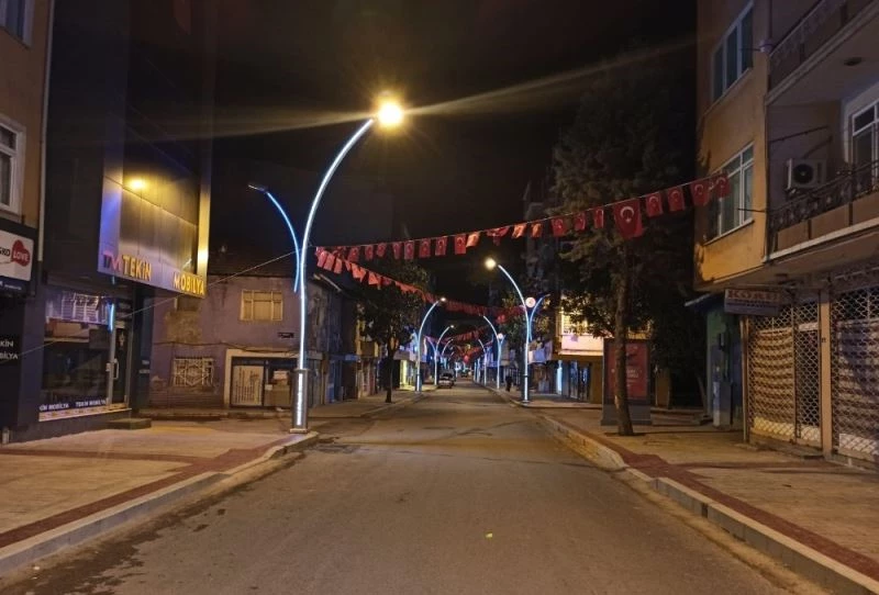 Zincirlikuyu Caddesi ışıl ışıl oldu
