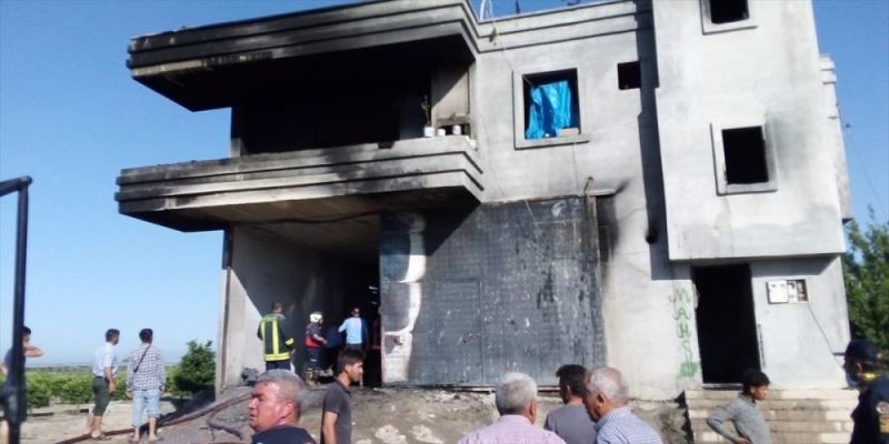 Tarsus’ta evin deposunda yangın çıktı