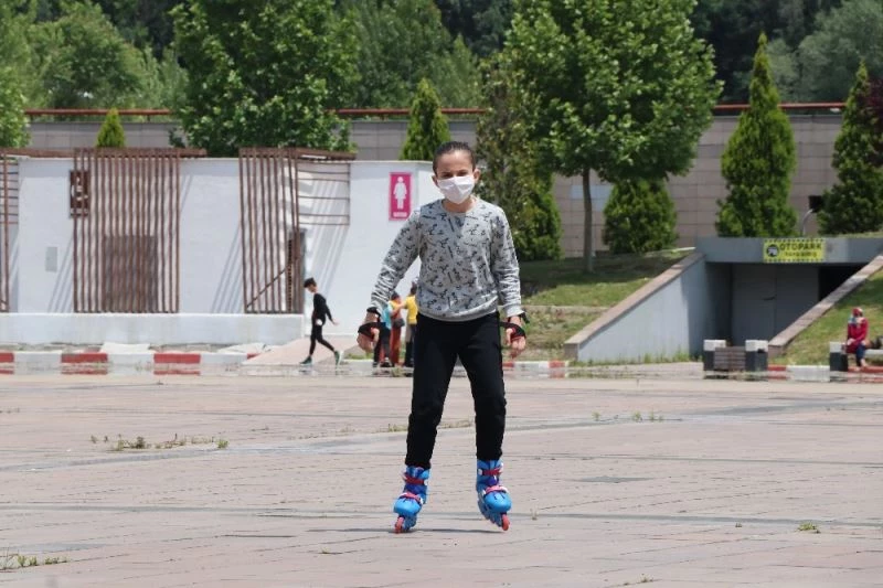 Çocuklar iznin keyfini meydanlarda çıkardı
