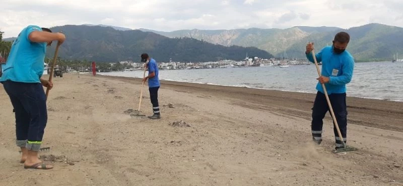 Marmaris halk plajında hummalı hazırlık
