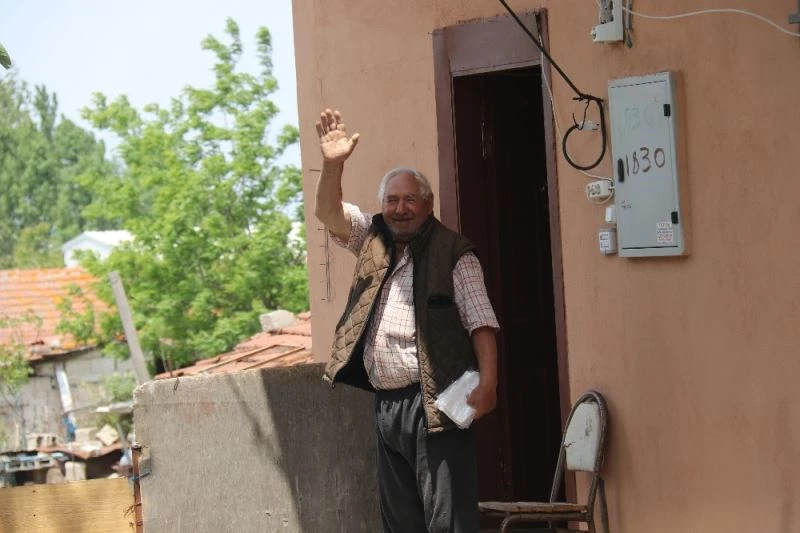 Ergene’de Ahimehmet ve Yeşiltepe mahallelerinde maske dağıtıldı
