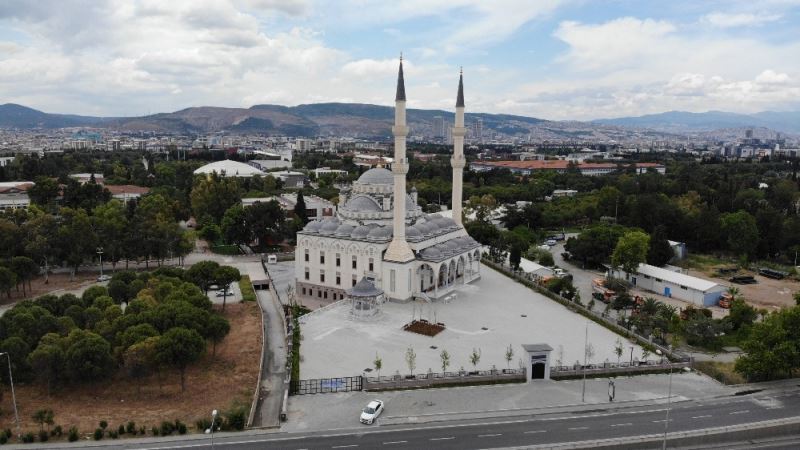 İzmir’de yarın 889 yerde cuma namazı kılınacak
