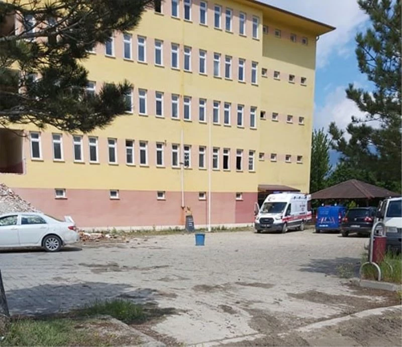 Okuldan atılan kalorifer peteği üzerine düşen işçi öldü, 2 kişi gözaltına alındı
