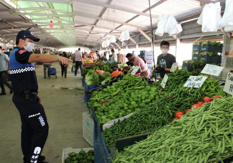 Toroslar’da semt pazarı yerlerinde önlemler sıkı tutuluyor
