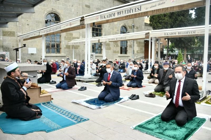 Vali Kaymak’tan cuma denetimi
