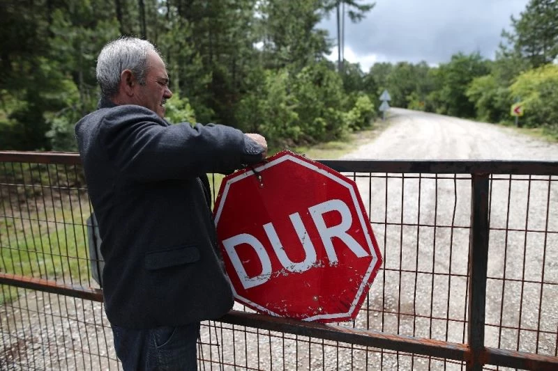 (Özel) Bu da ayı karantinası...Köye kapı yaptılar, çevresini telle çevirdiler
