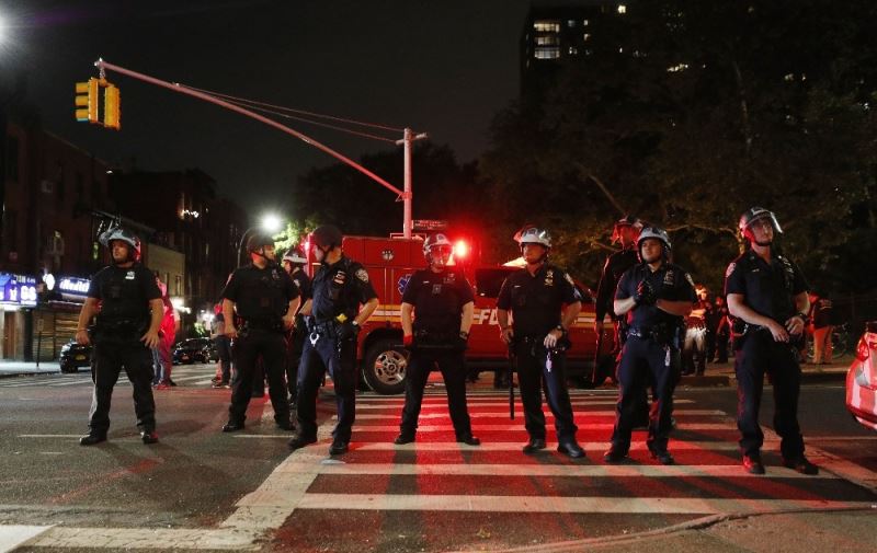 New York’ta Floyd cinayetini protesto eden 200’den fazla kişi tutuklandı
