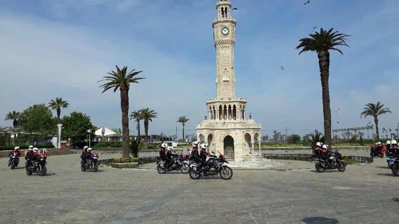 İzmir’de kısıtlamanın ilk gününde 902 bin lira ceza kesildi
