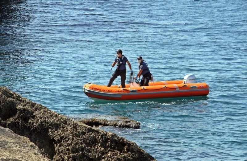 Zıpkınlı dalgıç polisi alarma geçirdi
