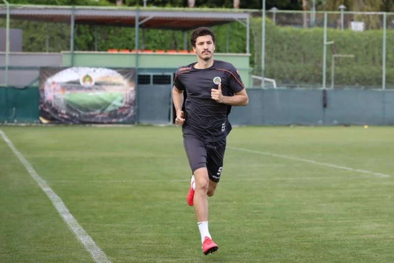 Aytemiz Alanyaspor, gruplar halinde antrenmanlarını sürdürdü