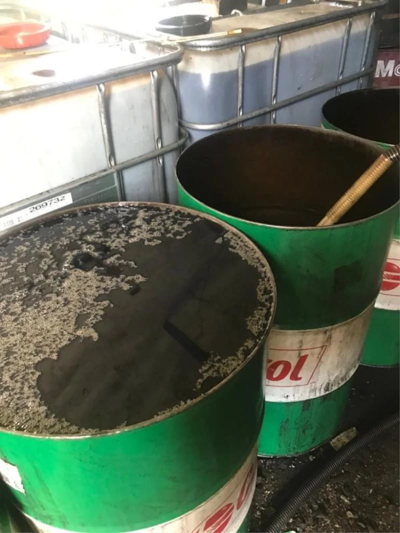 Atık yağları akaryakıt olarak satarken yakalandı
