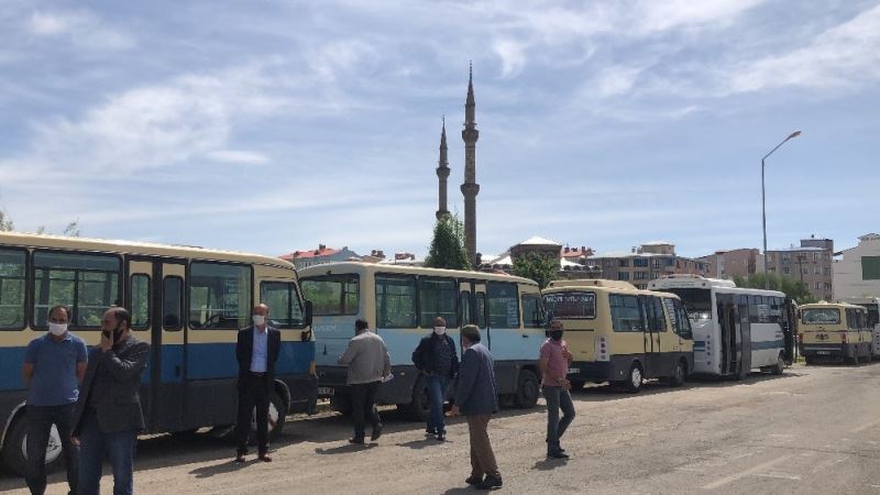 Karslı dolmuşçular yetkililere seslendi
