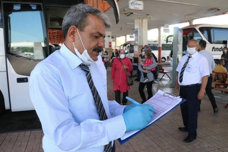 Seyahat kısıtlamasının kalkmasıyla vatandaşlar otogarlara koştu
