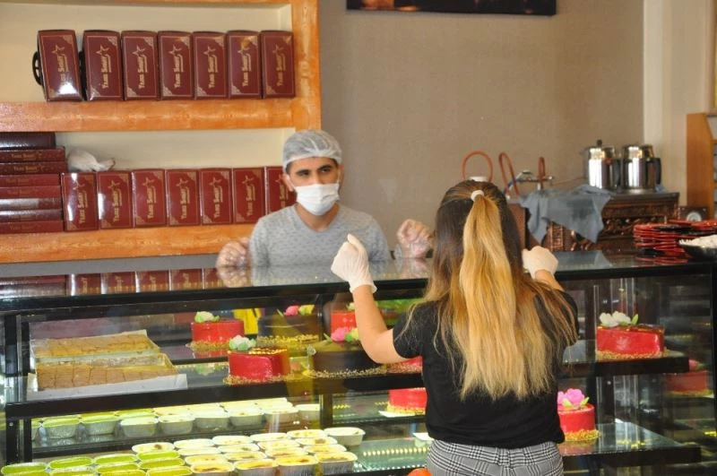 Yasağın kalkmasıyla iş yerlerine koştular
