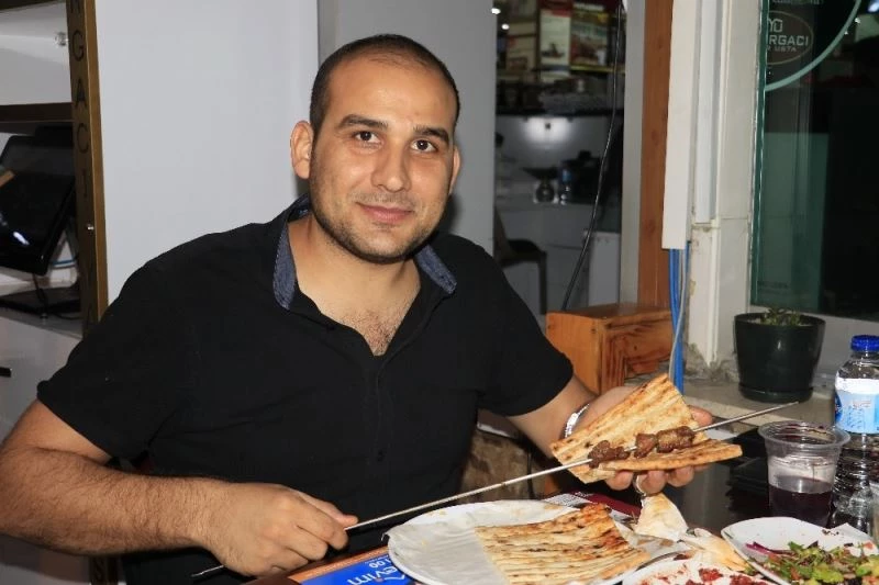 Adana’da kebapçılar doldu taştı
