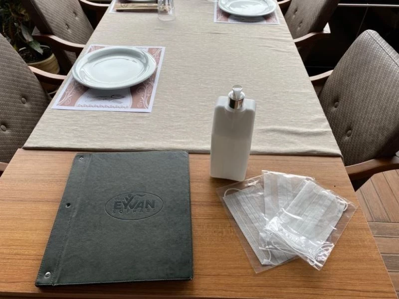 Restoranların oturma alanları yeniden hizmet vermeye başladı

