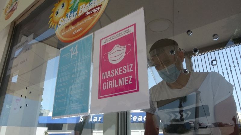 (Özel) Sarıyer’de zabıtalardan plajlarda metre ile sosyal mesafe ölçümü
