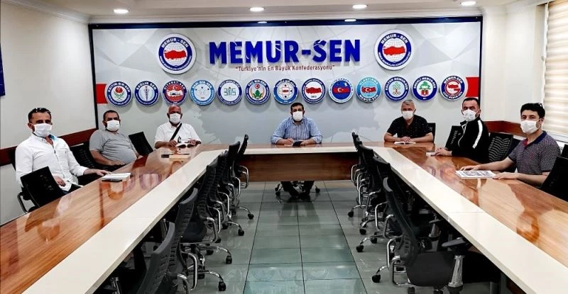 Sosyal mesafeli toplantı gerçekleştirdiler
