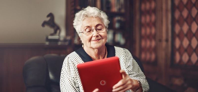Huzurevlerindeki yaşlılar Vodafone ile sevdiklerine kavuşuyor