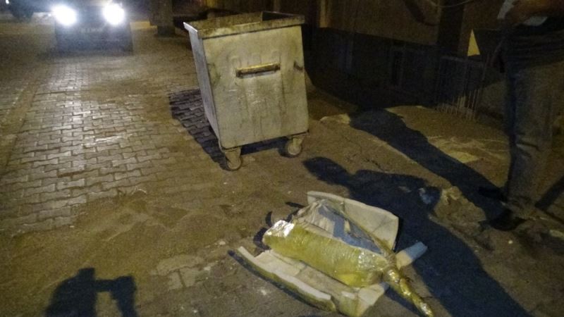 Diyarbakır’da bomba süsü verilmiş paketin içinden kum çıktı
