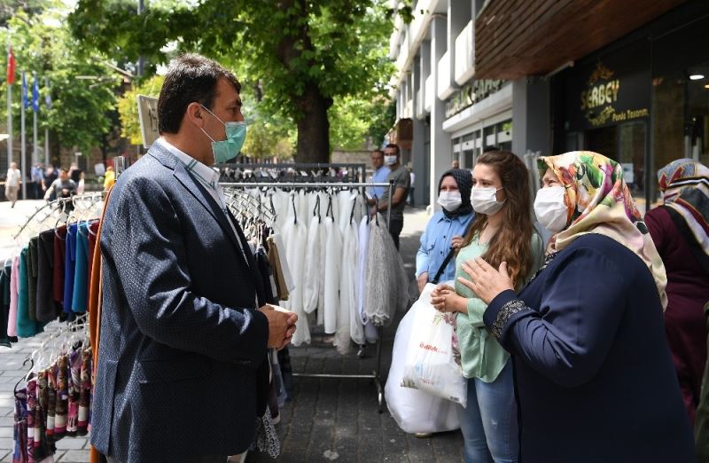 Çarşıda söz verdi, nikâhlarını kıydı
