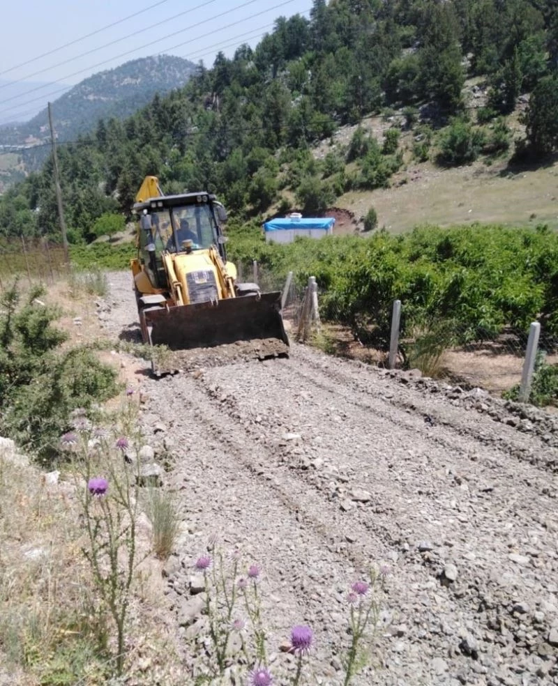 Toroslar’da bahçe yolları iyileştiriliyor
