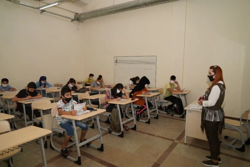 Büyükşehir Belediyesinden LGS öncesi öğrencilere hızlandırılmış kurs
