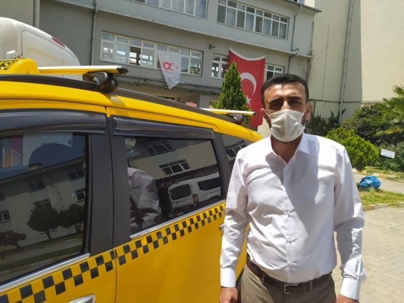 Taksiciden örnek davranış: ’Sağlıkçıları ücretsiz taşıyor’
