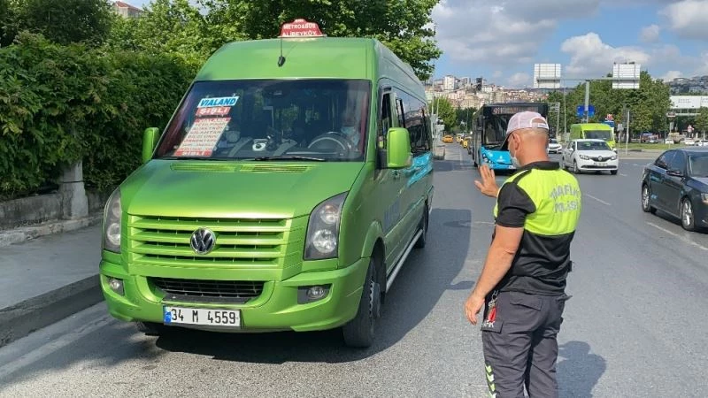 (Özel) İstanbul’da minibüslere şok denetim: 7 yolcu fazla çıktı
