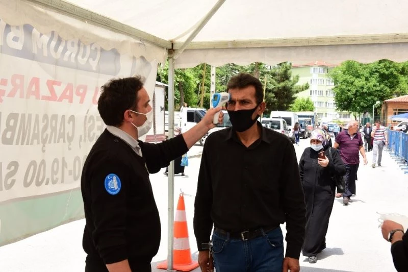 Semt pazarlarında maske ve sosyal mesafeden taviz yok
