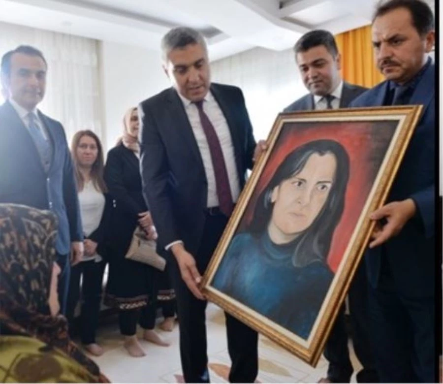 ŞEHİT ÖĞRETMENİN ANNESİ  SON YOLCULUĞUNA UĞURLANDI