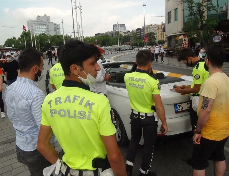 Taksim’de olay çıkartan Iraklı polise vatandaştan tepki
