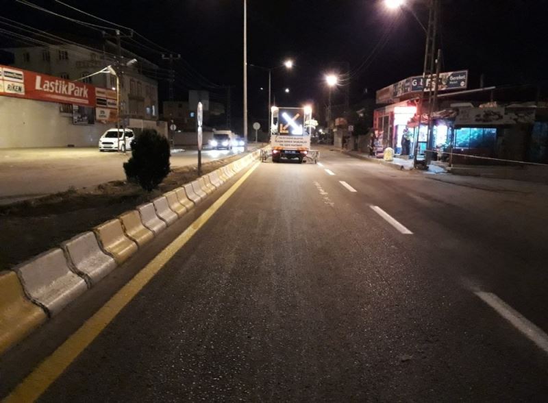 Van büyükşehir yol çizgilerini yeniliyor
