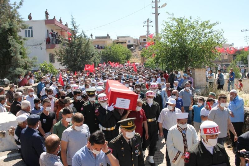 İdlib şehidi ’Kahrolsun PKK’ sloganları ile son yolculuğuna uğurlandı
