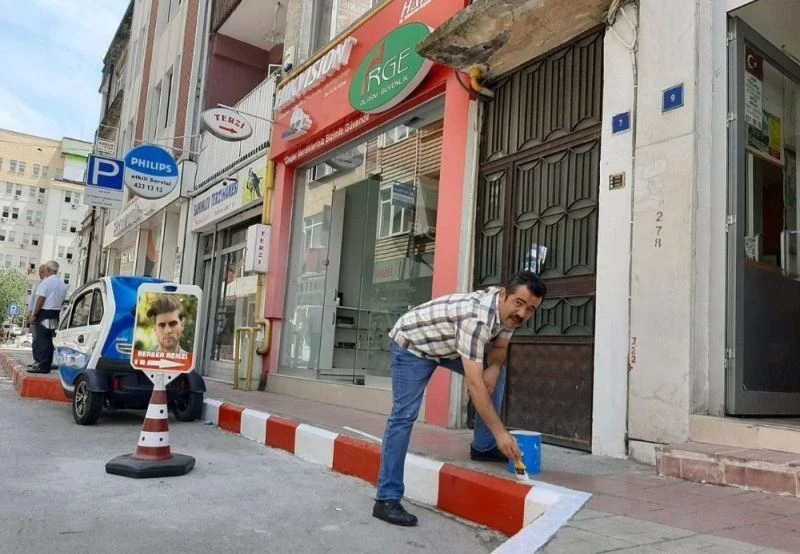 Esnaf kaldırımları Samsunspor rengine boyadı
