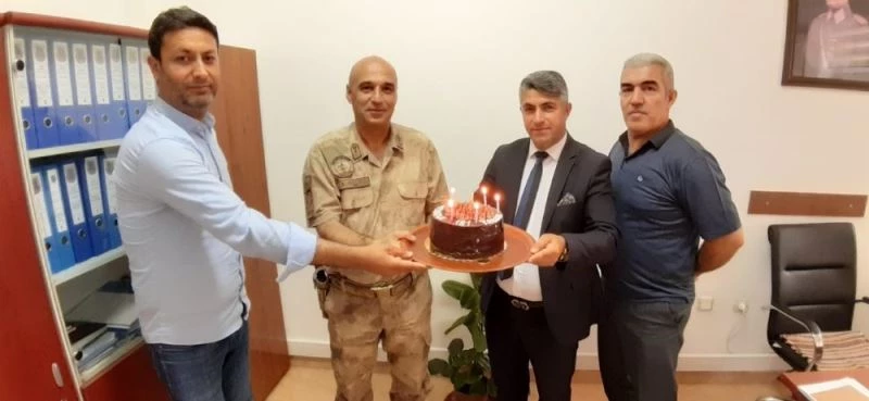 Sason’da iş adamları ve esnaftan karakol komutanına ziyaret
