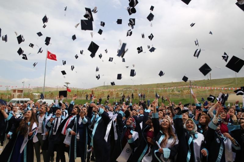 Bayburt Üniversitesinde diploma tesliminde yeni dönem
