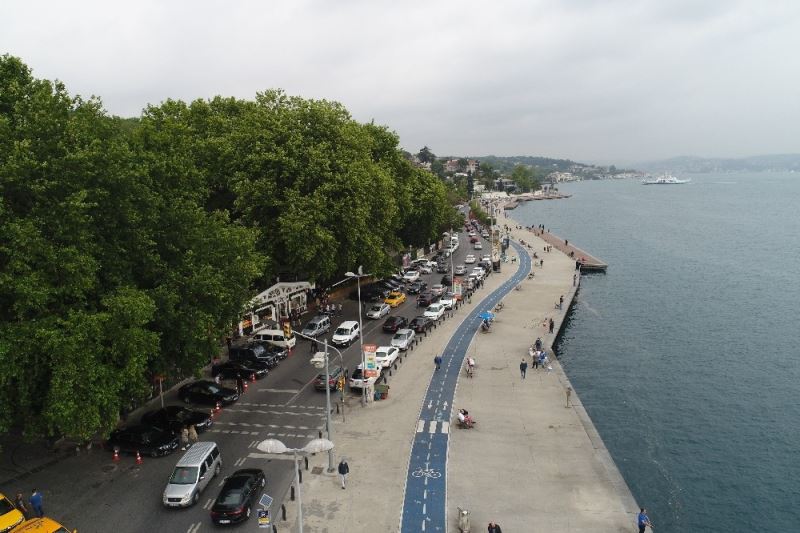 İstanbul’un ünlü sahiline akın eden vatandaşlar, maske kuralını hiçe saydı
