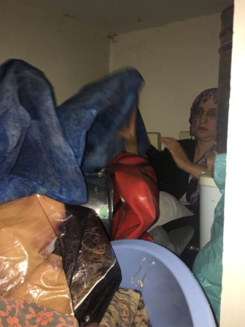 FETÖ’cü eski doktor saklandığı gizli merdiven altı odada yakalandı
