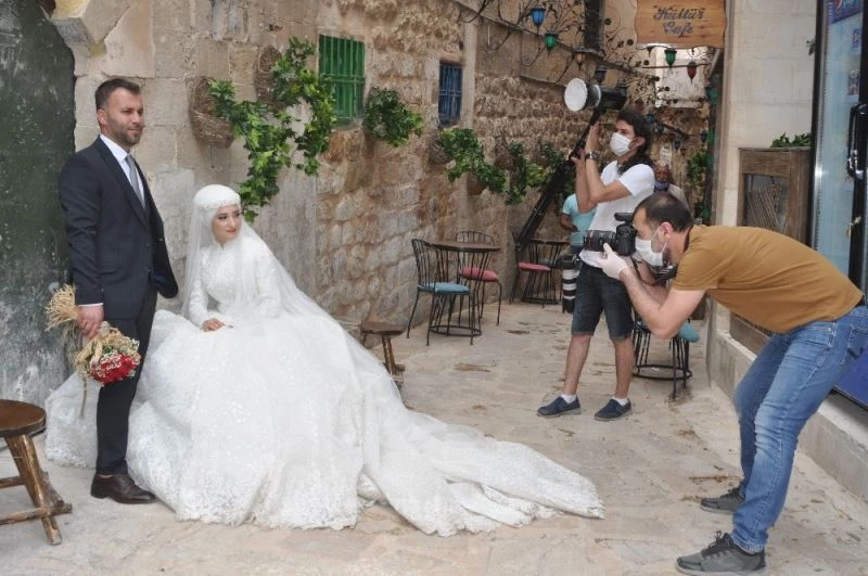 Nikah kısıtlaması kalktı, çiftler tarihi mekanlarda fotoğraf çekimi için sıraya girdi
