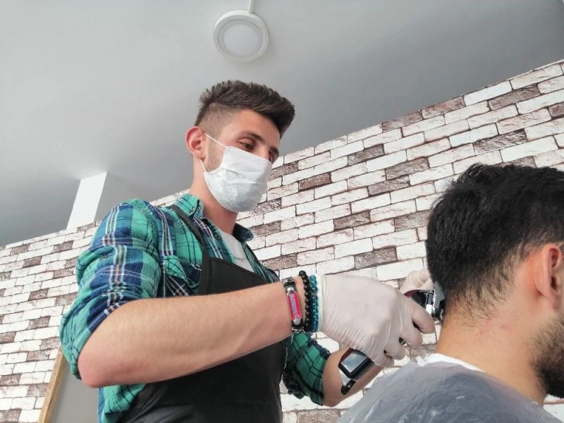 Bu berberde her salı tıraş ücretsiz
