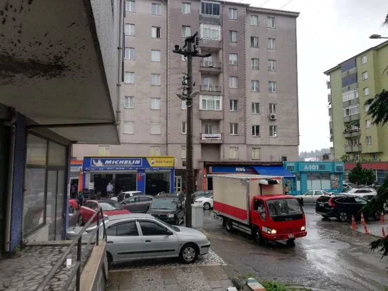 Elektrik hatlarının değişiminde akıma kapılan işçi hayatını kaybetti
