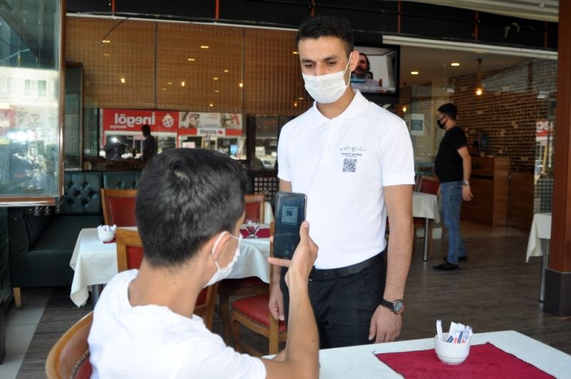 Mardin’deki restoranda siparişler QR kodla veriliyor
